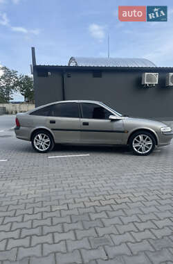 Ліфтбек Opel Vectra 1998 в 