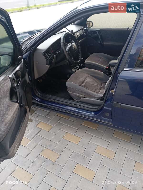Седан Opel Vectra 1996 в Гайсине