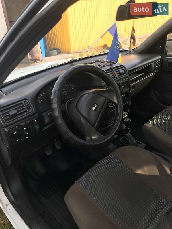 Седан Opel Vectra 1990 в Чуднові