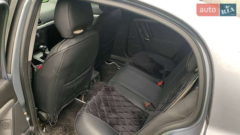 Седан Opel Vectra 2006 в Борзне