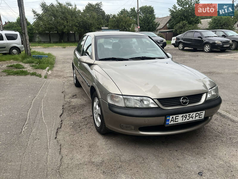 Седан Opel Vectra 1996 в Днепре