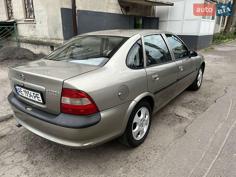 Седан Opel Vectra 1996 в Днепре