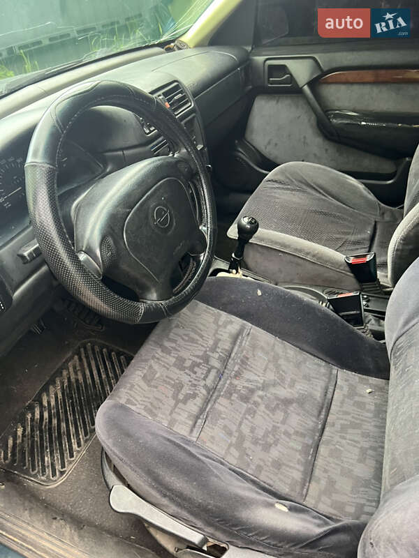 Седан Opel Vectra 1994 в Бучі