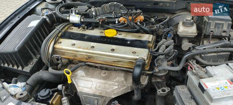 Ліфтбек Opel Vectra 2000 в Городку