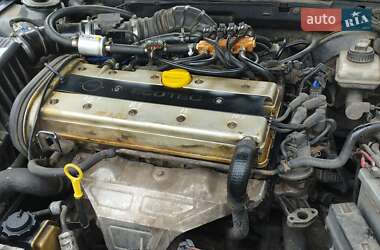 Лифтбек Opel Vectra 2000 в 