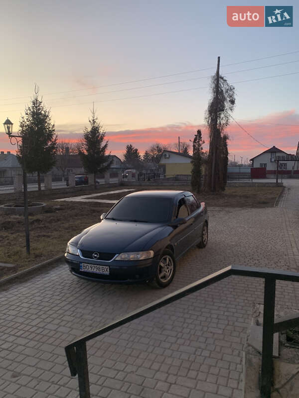 Седан Opel Vectra 2000 в Скалате