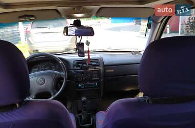 Седан Opel Vectra 1995 в 