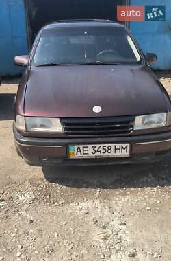 Седан Opel Vectra 1990 в Павлограді