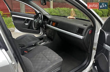 Седан Opel Vectra 2004 в 