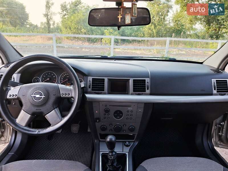 Седан Opel Vectra 2004 в Черкасах