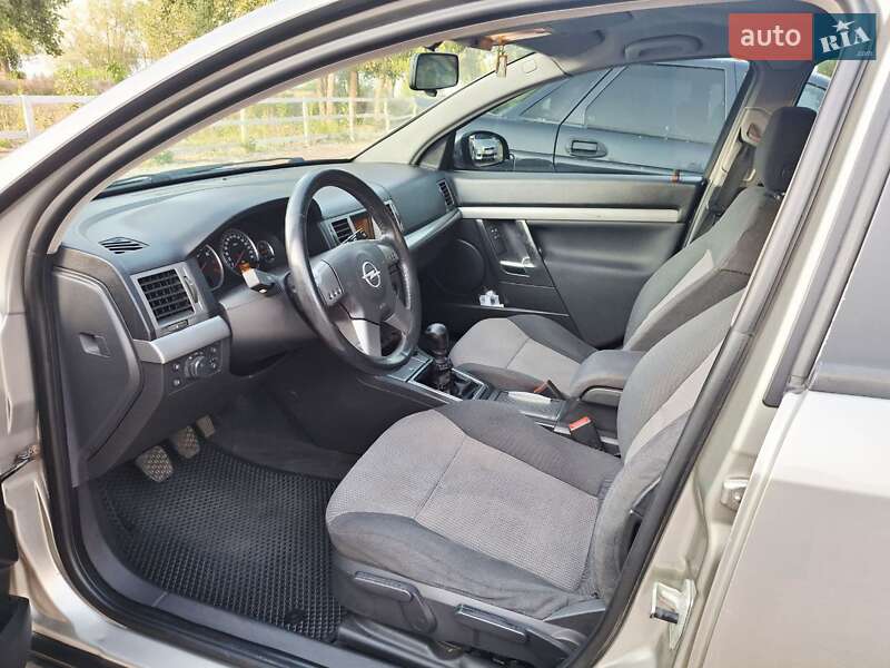 Седан Opel Vectra 2004 в Черкасах