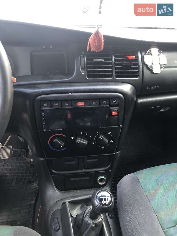 Седан Opel Vectra 1996 в Городке