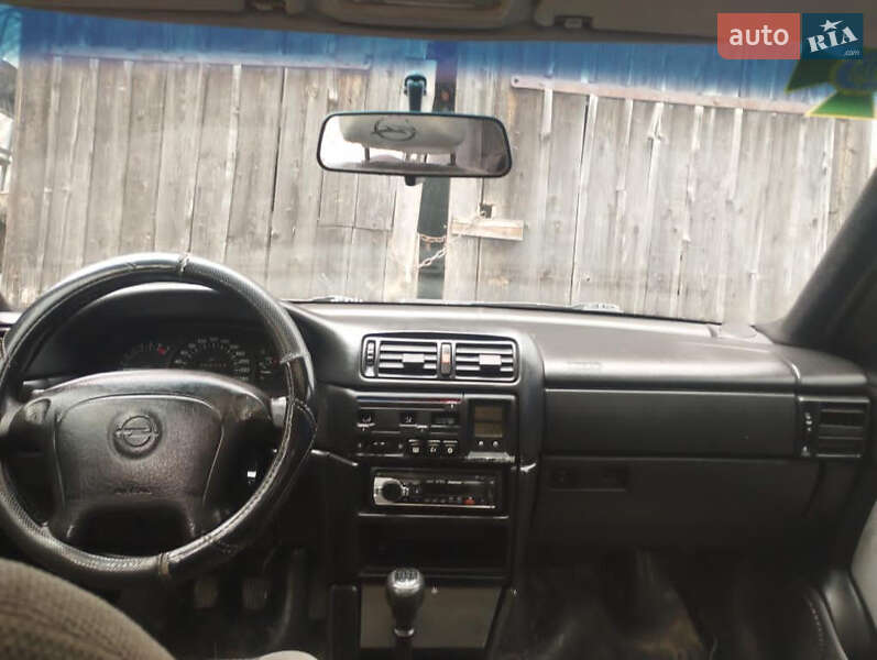 Седан Opel Vectra 1995 в Чернівцях
