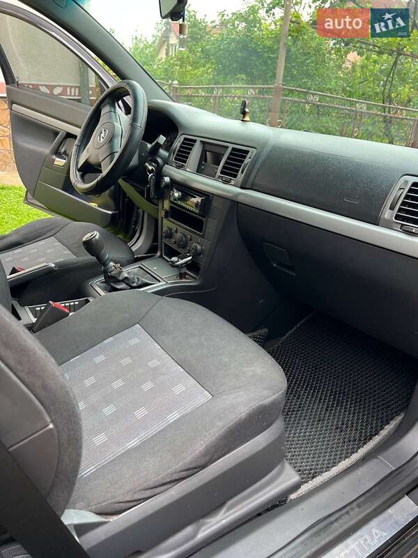 Седан Opel Vectra 2006 в Долине
