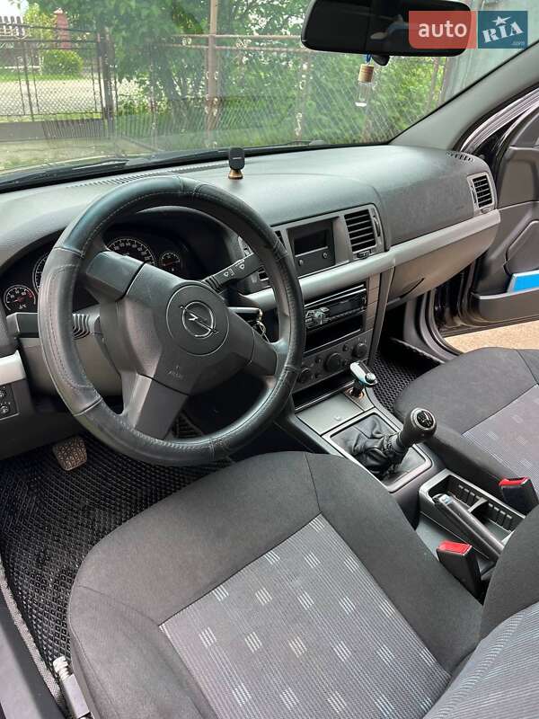 Седан Opel Vectra 2006 в Долине