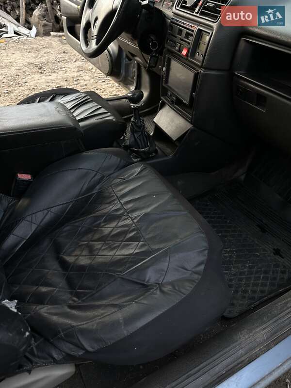 Седан Opel Vectra 1989 в Новодністровську