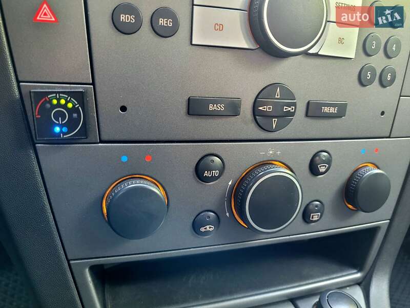 Седан Opel Vectra 2005 в Хмельницком