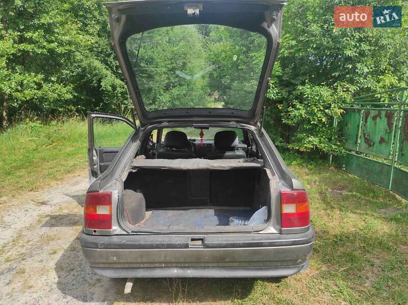 Седан Opel Vectra 1990 в Львове