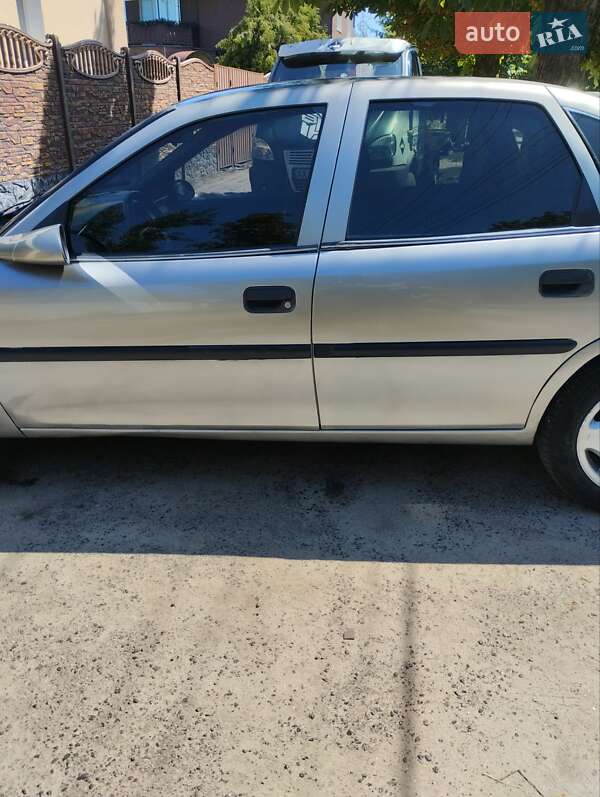 Седан Opel Vectra 1996 в Змиеве
