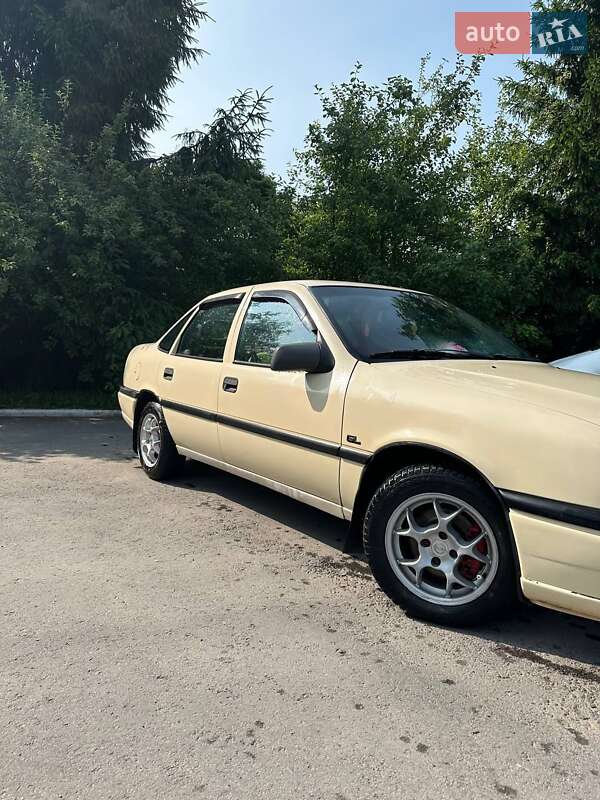 Седан Opel Vectra 1994 в Рогатині