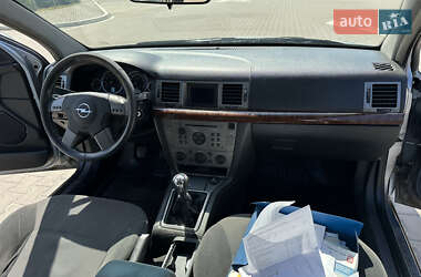 Седан Opel Vectra 2004 в 