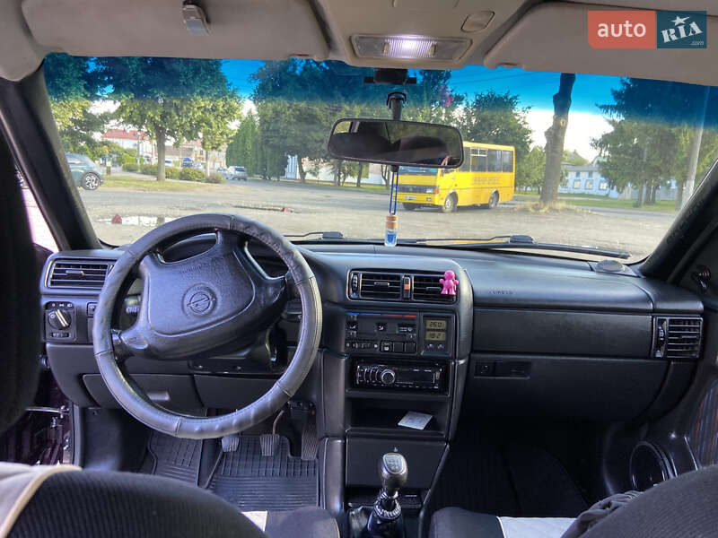 Седан Opel Vectra 1994 в Дубно