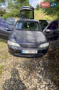 Лифтбек Opel Vectra 1996 в Надворной