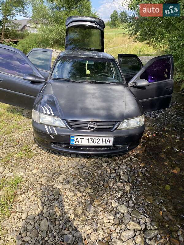 Лифтбек Opel Vectra 1996 в 