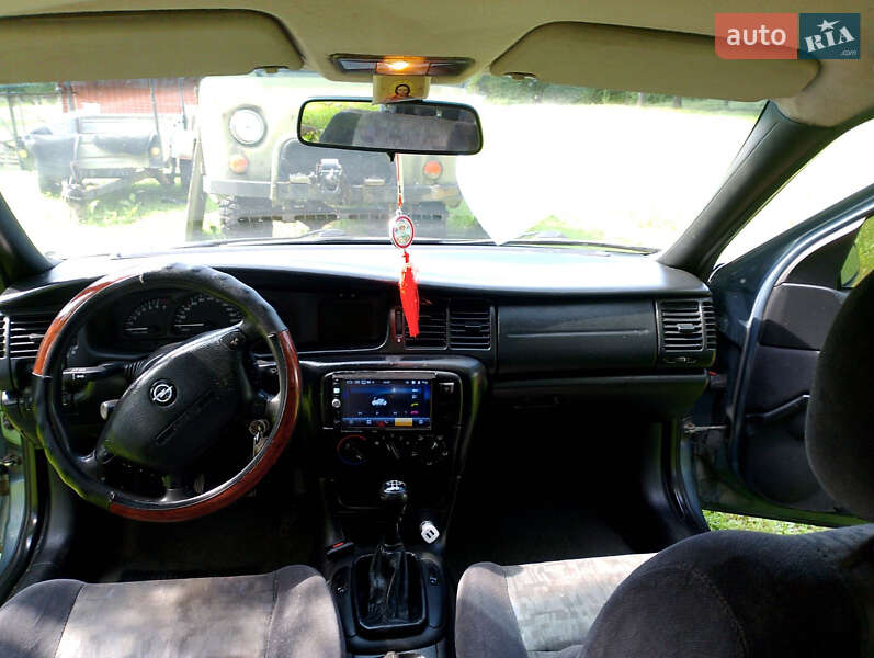 Седан Opel Vectra 1998 в Косове