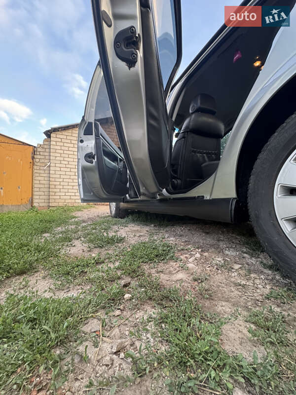 Седан Opel Vectra 2003 в Харькове