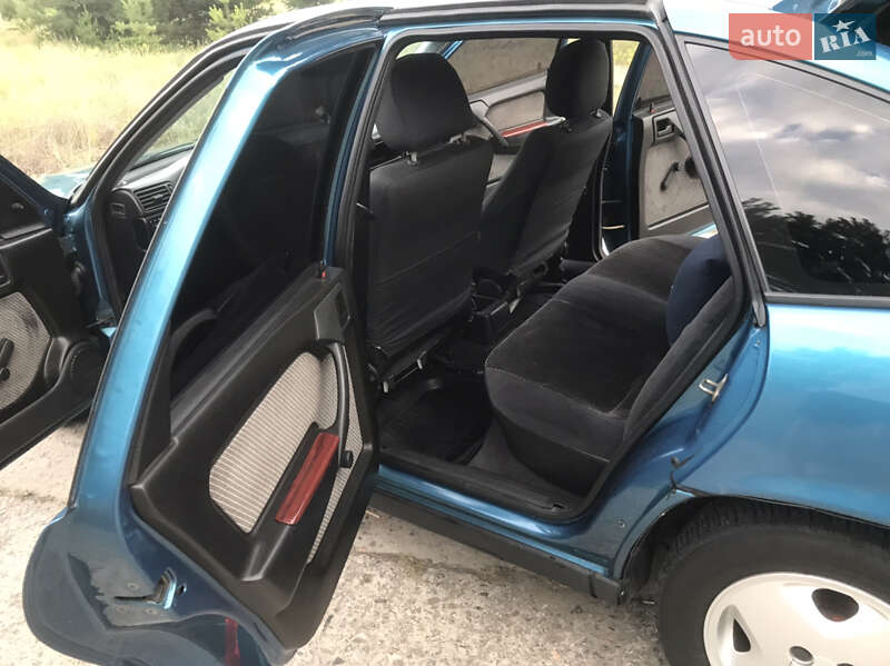 Лифтбек Opel Vectra 1992 в Горишних Плавнях