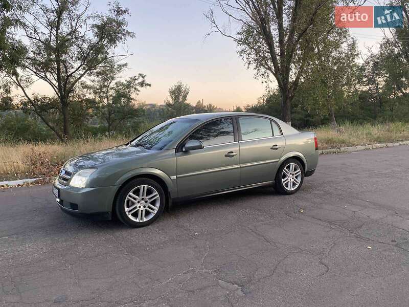 Седан Opel Vectra 2004 в Днепре