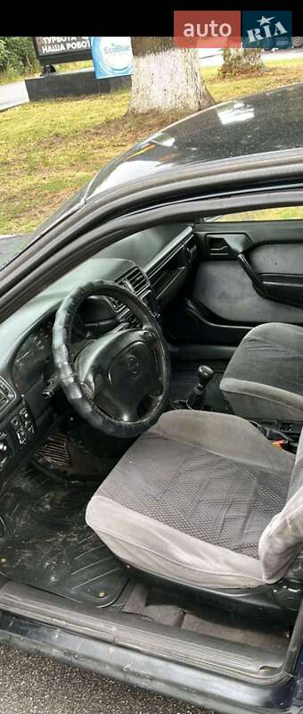 Лифтбек Opel Vectra 1995 в Немирове
