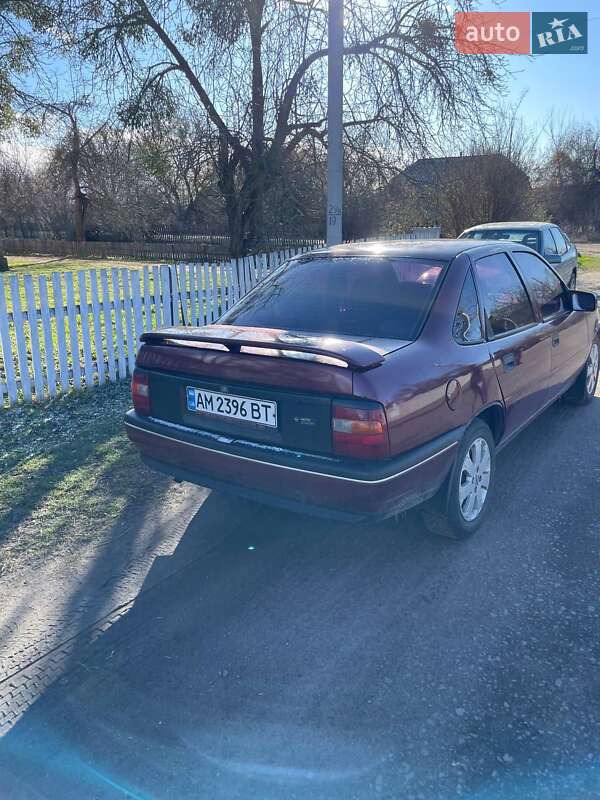 Седан Opel Vectra 1989 в Коростене