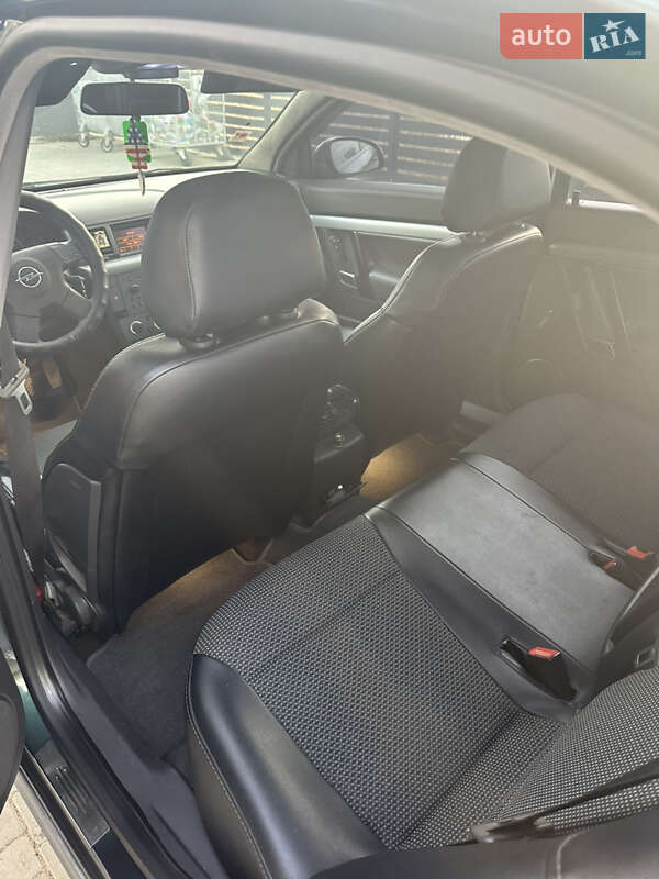 Седан Opel Vectra 2004 в Львове