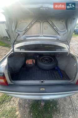 Седан Opel Vectra 1990 в 