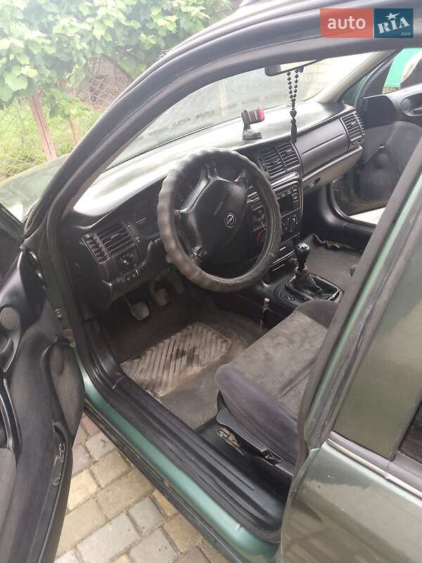 Универсал Opel Vectra 1998 в Любаре