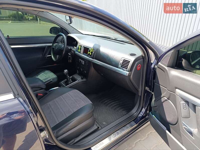 Седан Opel Vectra 2005 в Миколаєві