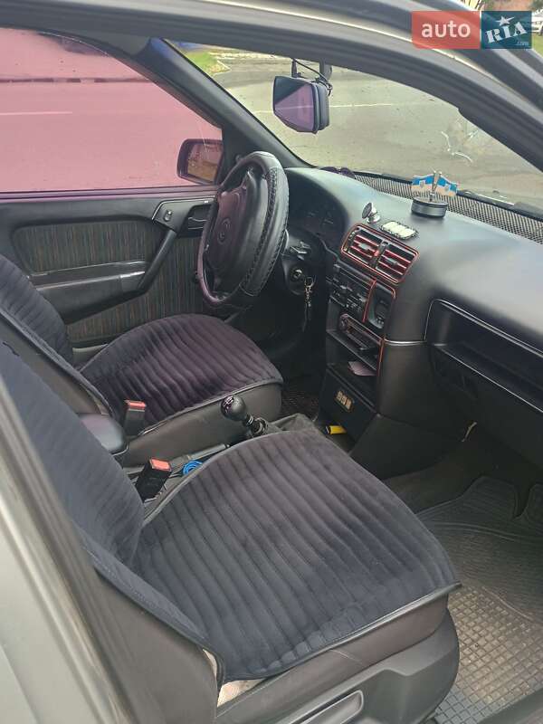 Седан Opel Vectra 1993 в Черкассах