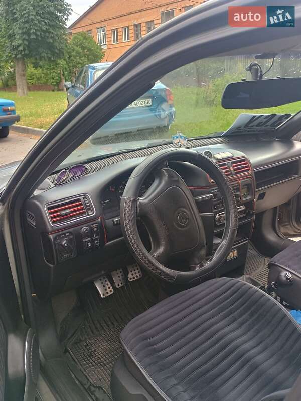 Седан Opel Vectra 1993 в Черкассах