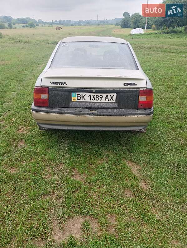 Седан Opel Vectra 1990 в Ровно