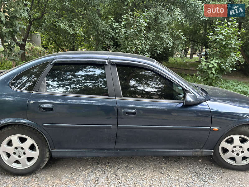 Седан Opel Vectra 2000 в Івано-Франківську