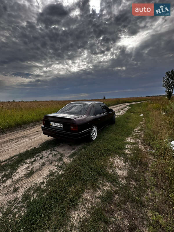 Седан Opel Vectra 1990 в Киеве