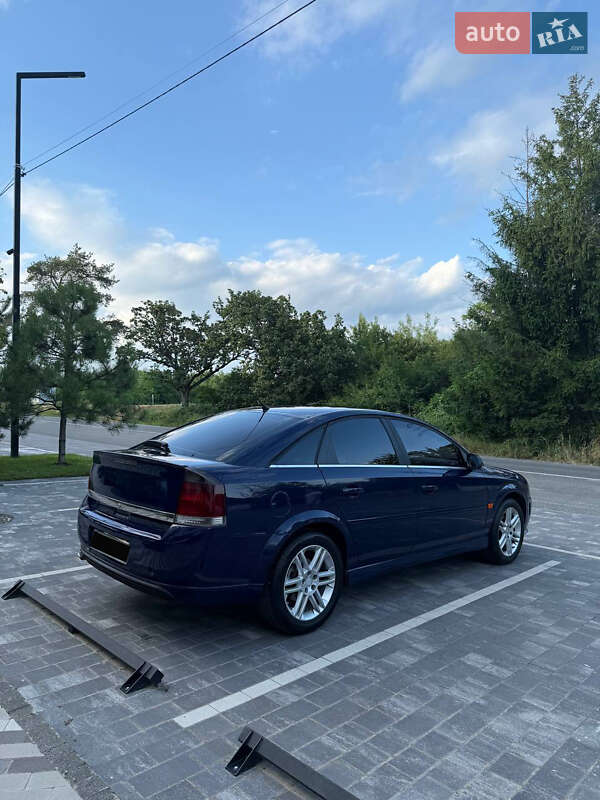 Ліфтбек Opel Vectra 2003 в Ужгороді