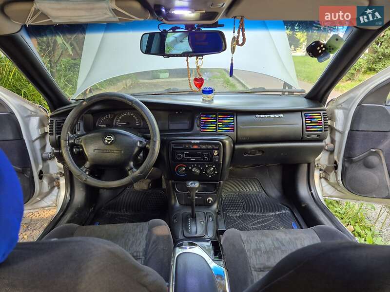 Седан Opel Vectra 1998 в Тернополе