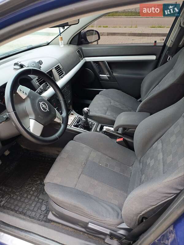 Седан Opel Vectra 2004 в Житомирі