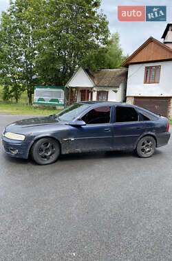 Лифтбек Opel Vectra 2001 в Сходнице