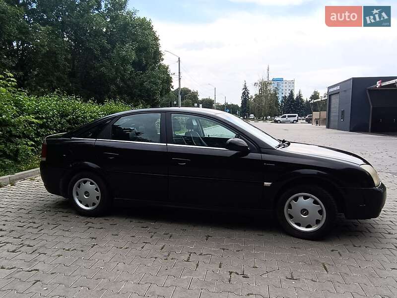 Лифтбек Opel Vectra 2004 в Черновцах