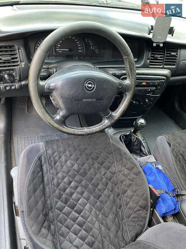 Седан Opel Vectra 1996 в Коломиї