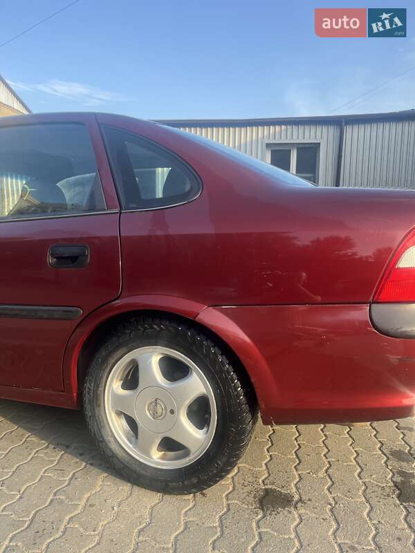 Седан Opel Vectra 1998 в Львові